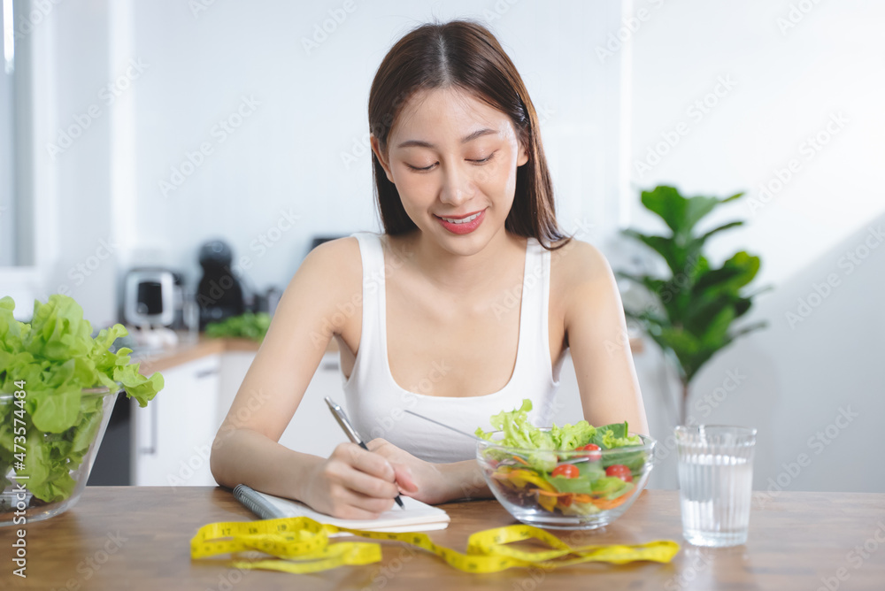 person take note of weight and counting of calories to eat in each day person take note of weight and counting of calories to eat in each day