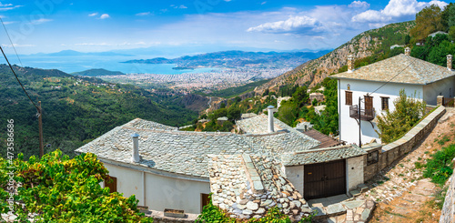 Fototapeta Naklejka Na Ścianę i Meble -  Traditional greek village of Makrinitsa on Pelion mountain in central Greece. 