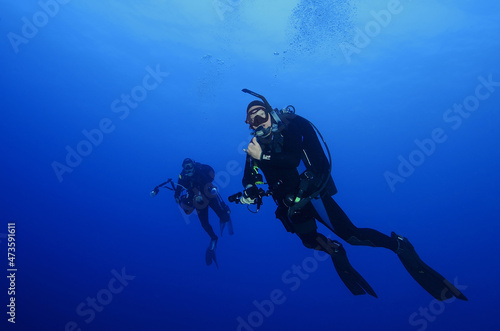 Scuba divers after encounter with giant mantas, Revillagigedo Islands, Roca Partida, Mexico MR © Joseph