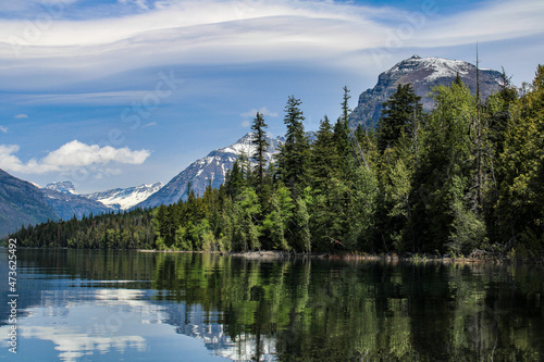 Fototapeta Naklejka Na Ścianę i Meble -  Glacier Park Lake