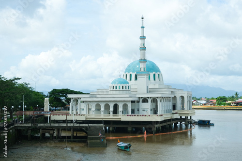 Fototapeta A picture of Masjid Terapung Kuching with boat insight.