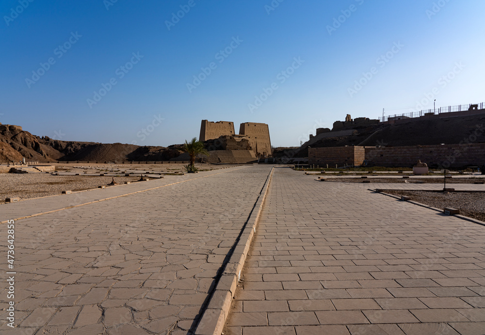 Fototapeta premium Philae Temple Main Road - Majestic Ancient Egypt 