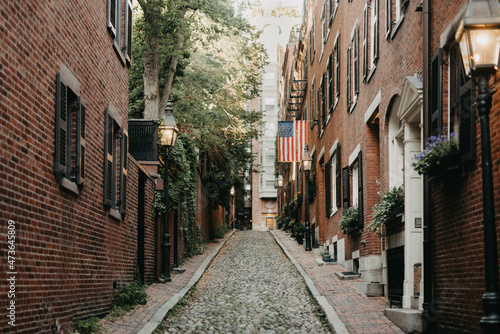 A quaint city street photo