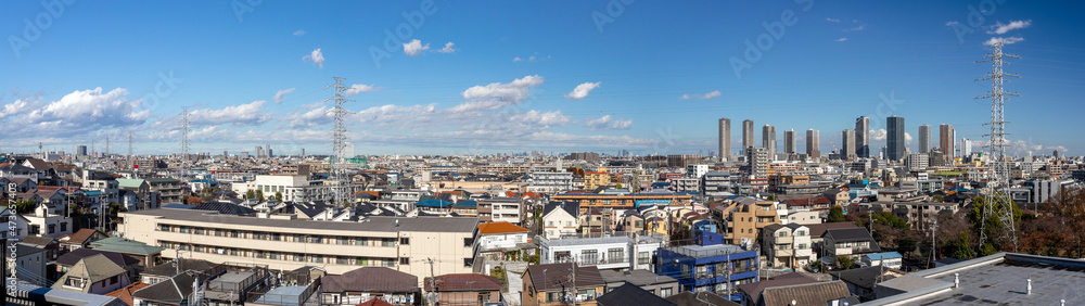 武蔵小杉の高層ビルと川崎の住宅街、パノラマ写真