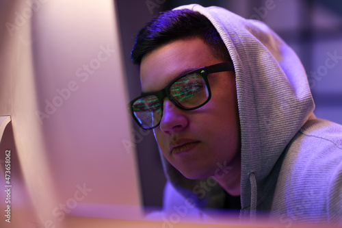 Hacker using computer in da...