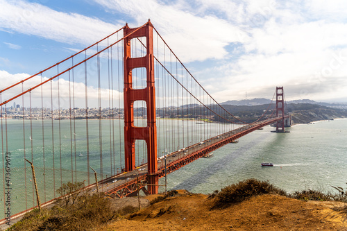 Fototapeta Naklejka Na Ścianę i Meble -  Scenic view of the Golden Gate Bridge in San Francisco.