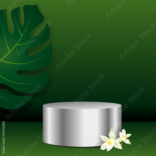 Arrière plan vert avec une feuille tropicale et un podium métallique 3D argent vide afin de présenter des produits commerciaux naturels.