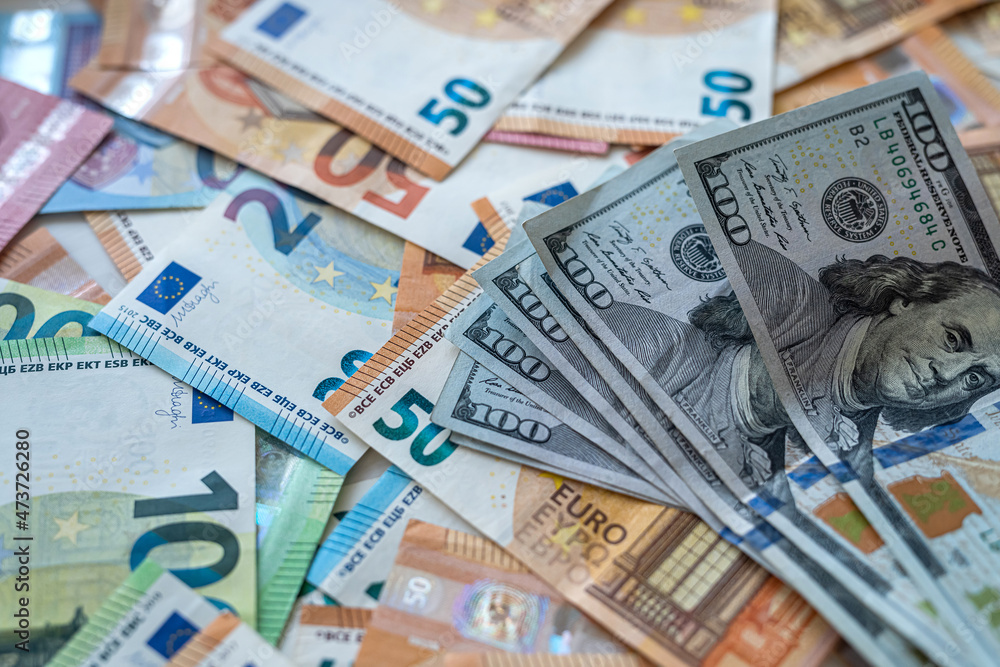 Obraz premium us dollar and euro bills as two leading world currencies