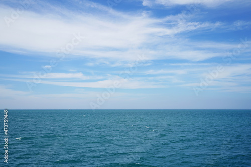 Sea and clear blue sky © jakkrapan