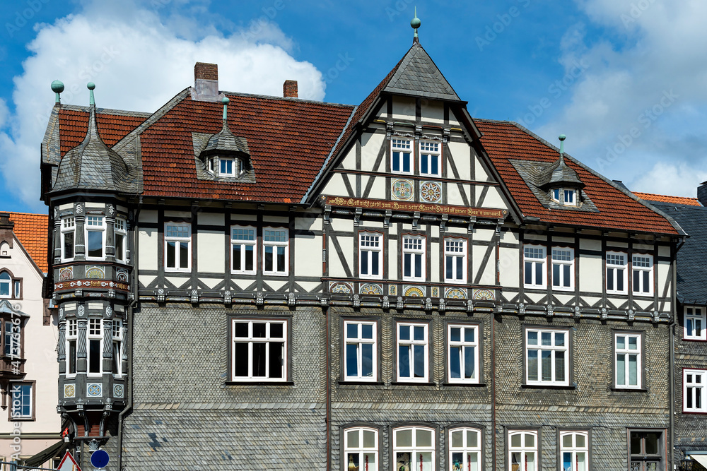 Schieferfachwerkhaus am Marktplatz in Goslar Schieferfachwerkhaus am Marktplatz in Goslar