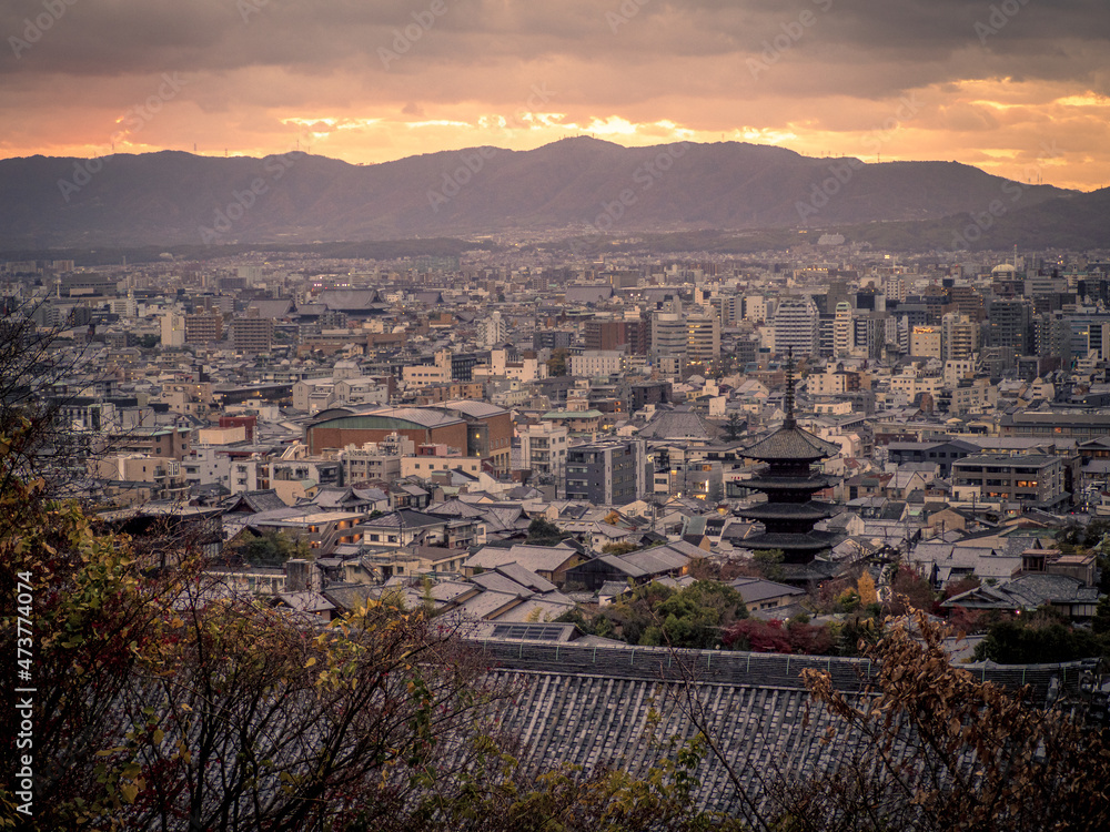 古都京都の八坂の塔の夕景