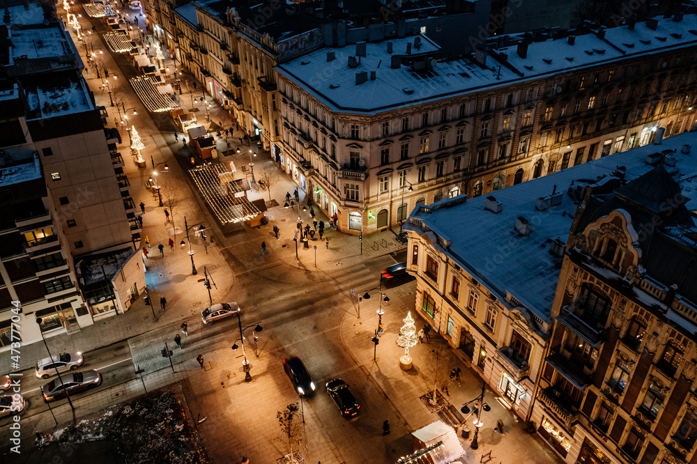 Fototapeta premium Świąteczna Nocna Piotrkowska z lotu ptaka