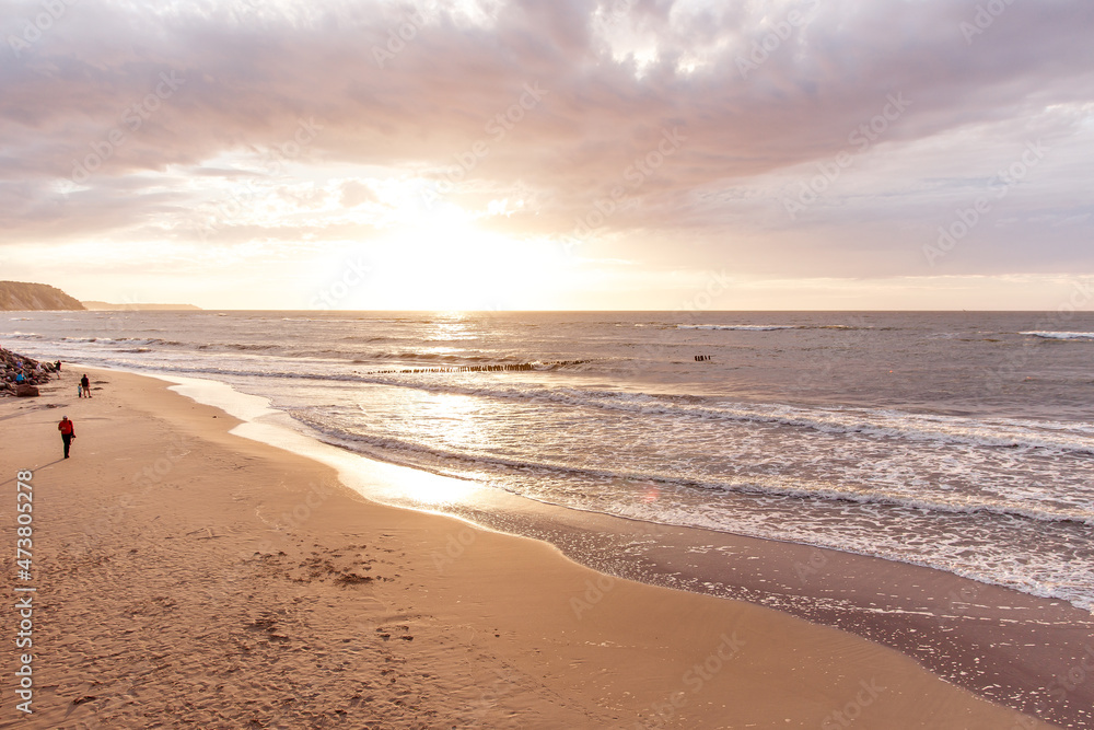 Балтийское море закат волны пляж горизонт песок
