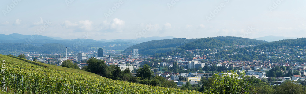 Lörrach dans le Bade-Wurtemberg en Allemagne du sud. Panorama du Nord-Est au sud-Est de la ville. La Forêt-Noire, Vallée de la Wiese (Wiesental), Hauingen, Brombach, Hünerberg et Stetten Lörrach dans le Bade-Wurtemberg en Allemagne du sud. Panorama du Nord-Est au sud-Est de la ville. La Forêt-Noire, Vallée de la Wiese (Wiesental), Hauingen, Brombach, Hünerberg et Stetten