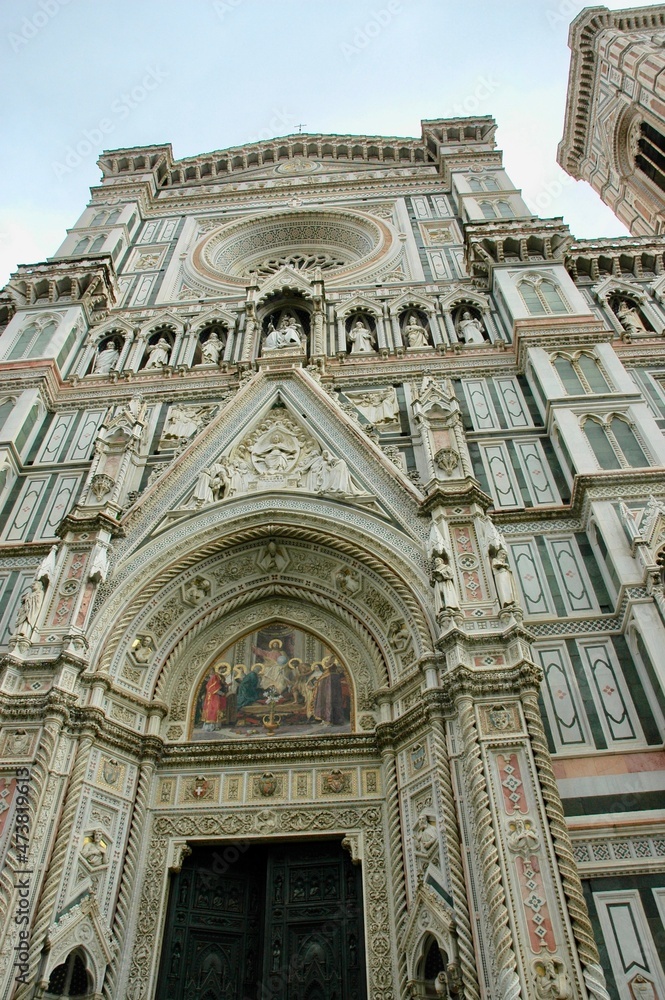 Particolare del Portone della cattedrale di Santa Maria Novella Firenze