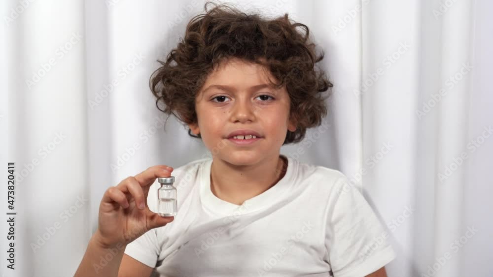 Europe, Italy, Milan - Vaccination against Covid-19 Coronavirus for children in pediatric age 5-11 years - pro vax and no vax with generic vaccine vial - Parental indecision on the vaccine on children Europe, Italy, Milan - Vaccination against Covid-19 Coronavirus for children in pediatric age 5-11 years - pro vax and no vax with generic vaccine vial - Parental indecision on the vaccine on children