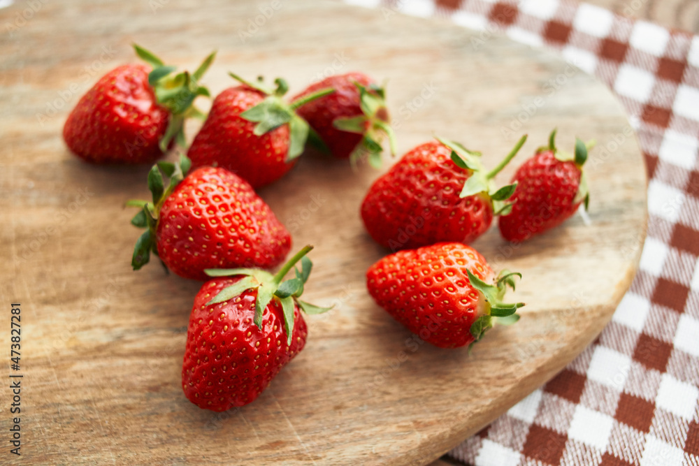 strawberry wood board kitchen fresh fruit vitamins strawberry wood board kitchen fresh fruit vitamins