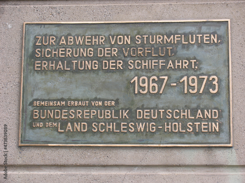 Das Eidersperrwerk liegt an der Mündung der Eider in der Nordsee bei Tönning in Schleswig-Holstein auf dem Gebiet der Gemeinde Wesselburenerkoog. Das Eidersperrwerk liegt an der Mündung der Eider in der Nordsee bei Tönning in Schleswig-Holstein auf dem Gebiet der Gemeinde Wesselburenerkoog.