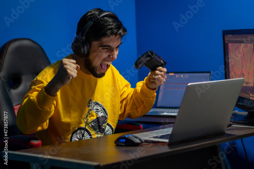 Man celebrating a victory playing videogames at home. Gamer and streamer - Fotografía de stock
