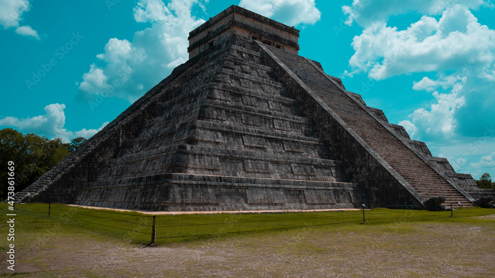 chichen itza maya pyramid Mexico