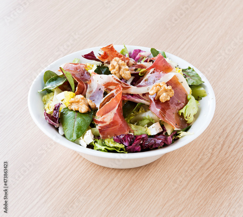 Salad with vegetables and ham