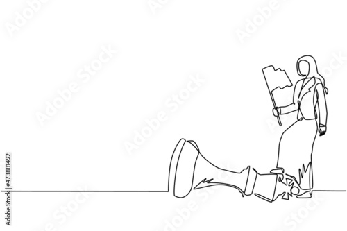 Single continuous line drawing Arabian businesswoman holding flag, defeat competitors in business as winning chess game. Strategy success using powerful move for advantage. One line draw design vector