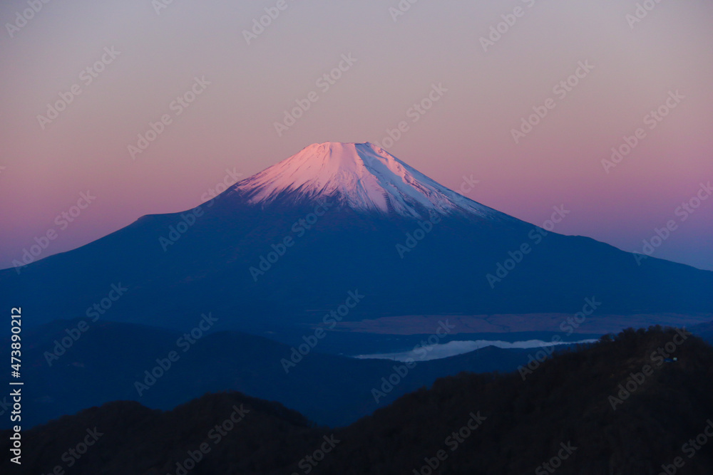 冬の丹沢　神奈川最高峰蛭ヶ岳山頂からの絶景　朝焼けの富士山