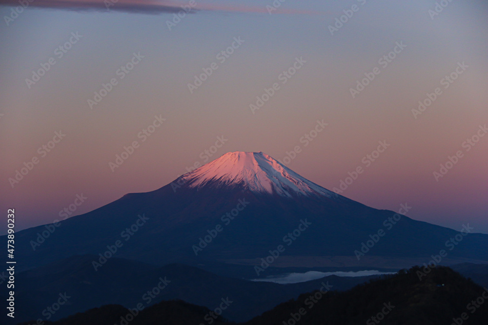 冬の丹沢　神奈川最高峰蛭ヶ岳山頂からの絶景　朝焼けの富士山