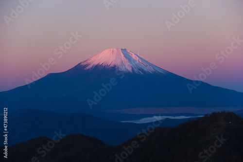冬の丹沢 神奈川最高峰蛭ヶ岳山頂からの絶景 朝焼けの富士山