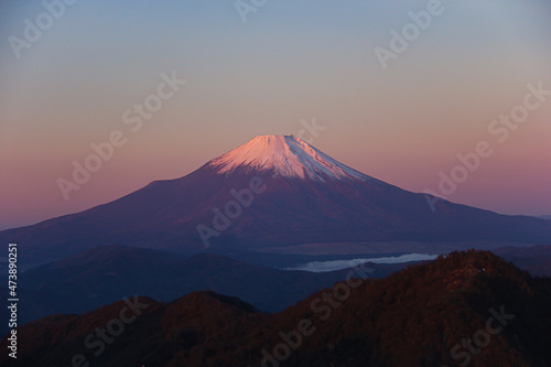 冬の丹沢 神奈川最高峰蛭ヶ岳山頂からの絶景 朝焼けの富士山