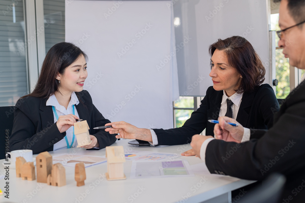 Marketing team meeting to plan business for sale of housing projects and real estate Marketing team meeting to plan business for sale of housing projects and real estate