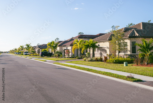 Fototapeta Naklejka Na Ścianę i Meble -  New real estate developments in South Florida for a retirement and golf community