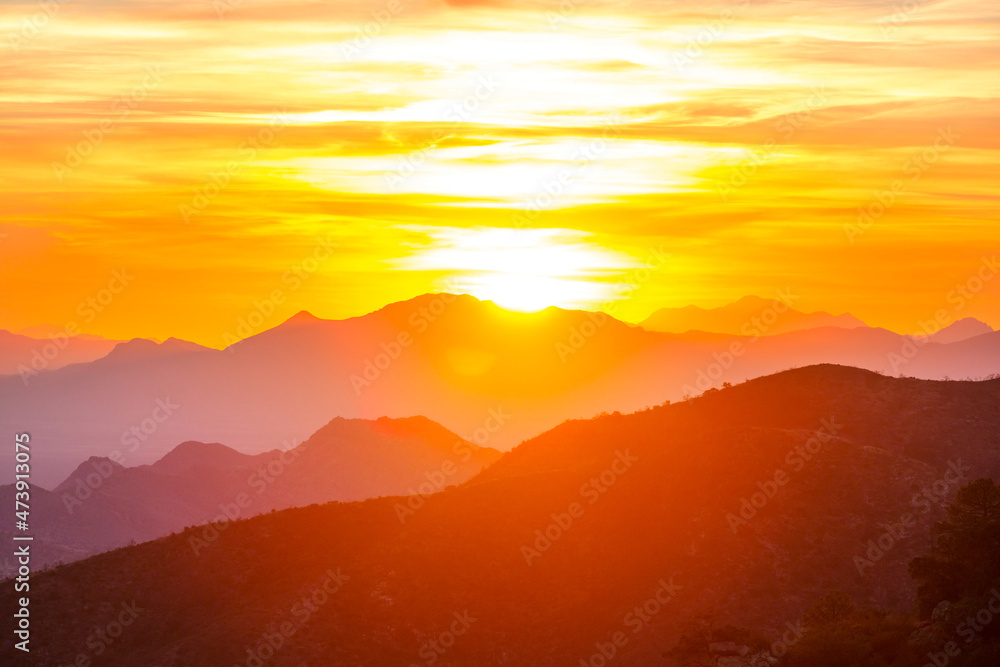 Obraz premium Mountains on sunset