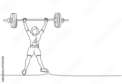 Single one line drawing young bodybuilder woman doing exercise with a heavy weight bar in gym. Powerlifter train weightlifting concept. Modern continuous line draw design graphic vector illustration
