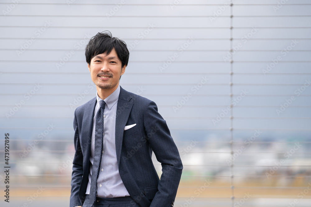 出張 人物 スーツ 男性 日本 空港 出張 人物 スーツ 男性 日本 空港