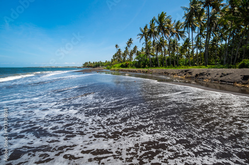 Fototapeta Naklejka Na Ścianę i Meble -  The coast of Indian ocean on island Java