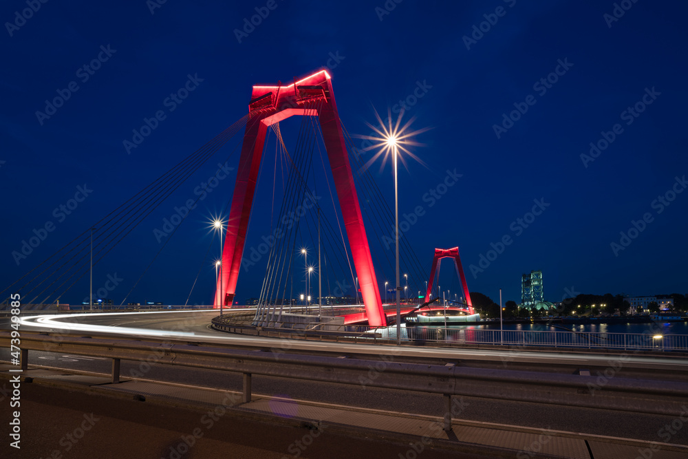 Fototapeta premium red illuminated Willems Bridge in Rotterdam