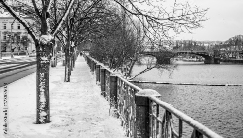 Fotografia Snow on embankment in winter Prague