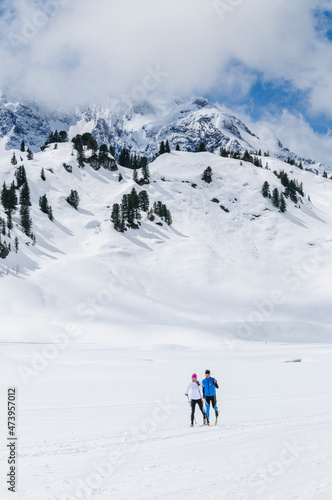 Ausdauersport Langlauf im klassischen Stil im Hochgebirge © ARochau
