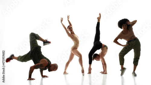 Obraz na plátně Couple dancing hip hop dance against ballet couple