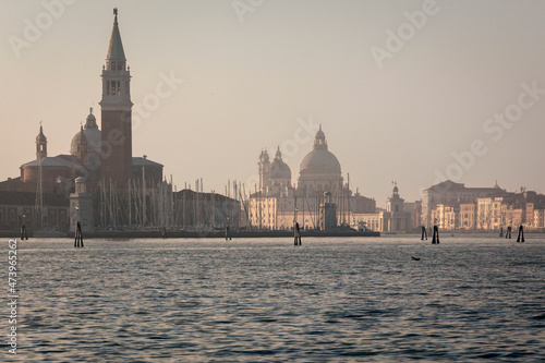 Venezia.  Veduta di San Giorgio Maggiore verso La Salute dal Bacino di San Marco © Guido