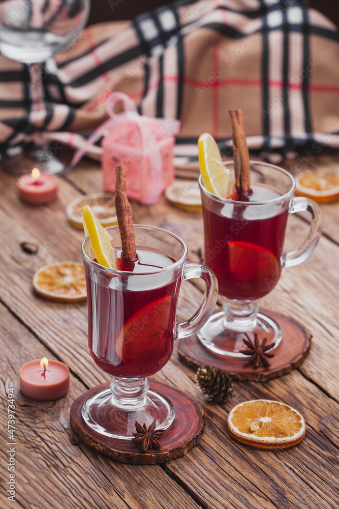Mulled wine with cinnamon sticks and orange Mulled wine with cinnamon sticks and orange