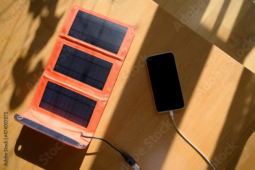 ポータブルソーラー充電器
