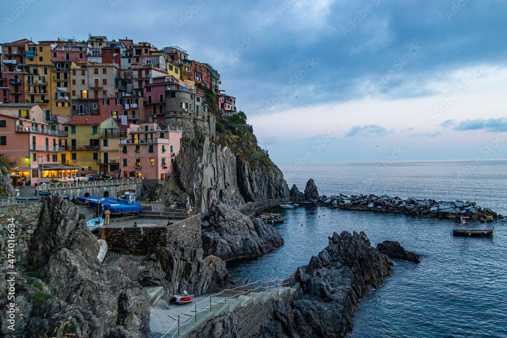 Eveing sets on lover's lane in cinque terre italy