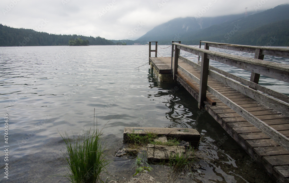Naklejka premium wooden pier on lake