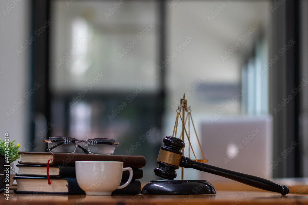 Φωτογραφία The gavel is placed on the desk next to the law book in the office that serves as a legal advisor