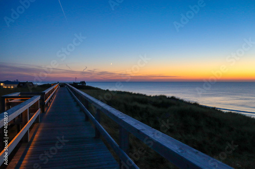 Wooden walkway through the dunes on Sylt © Travelbee
