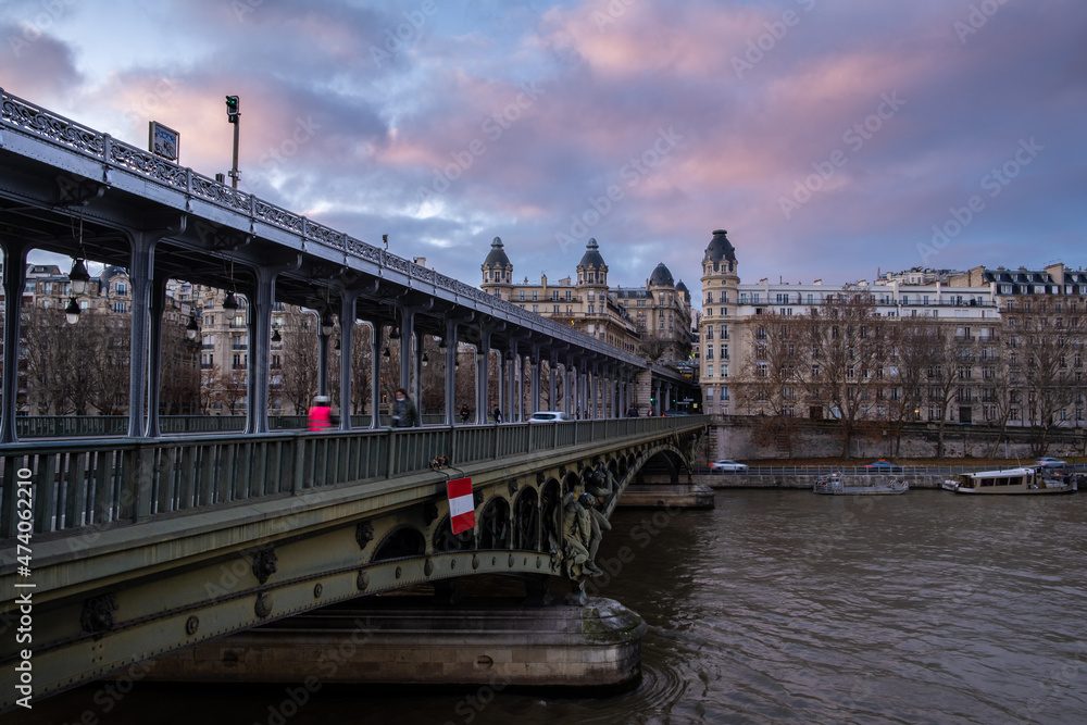 Perspective view along the Bir Hakeim bridge in Paris