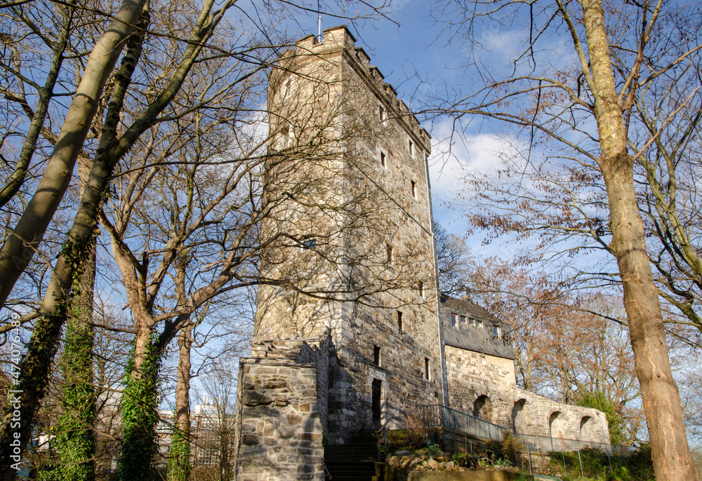 Aachen- Langer Turm . Der Lange Turm war ein Wehrturm der circa 1300 bis 1350 errichteten äußeren Stadtmauer der Stadt Aachen. Aachen- Langer Turm . Der Lange Turm war ein Wehrturm der circa 1300 bis 1350 errichteten äußeren Stadtmauer der Stadt Aachen.