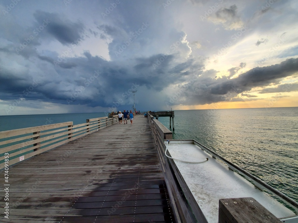 Obraz premium pier at sunset